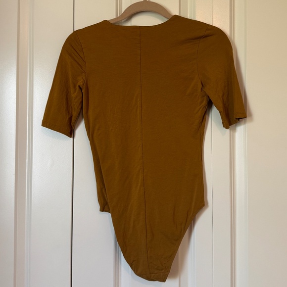 Everlane Short Sleeve Crew Neck Bodysuit (Small) - Picture 3 of 4
